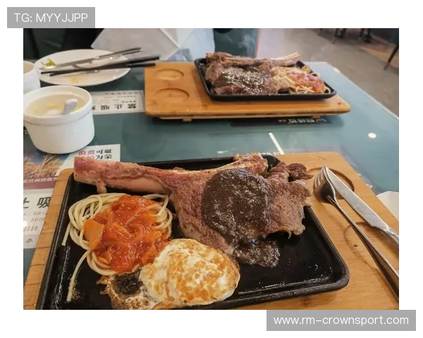 勒布朗今天早餐点了600块的牛排，这日常怕是我们想都没想过吧？