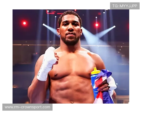 安东尼·约书亚家里那块健身房，光器械就比我宿舍贵一百倍吧？