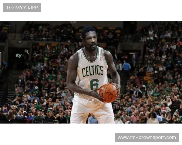 比尔·拉塞尔防守篮板高于乔治，改变内线防守节奏